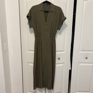 Zara Green Buttoned Midi Dress with Notched Collar
